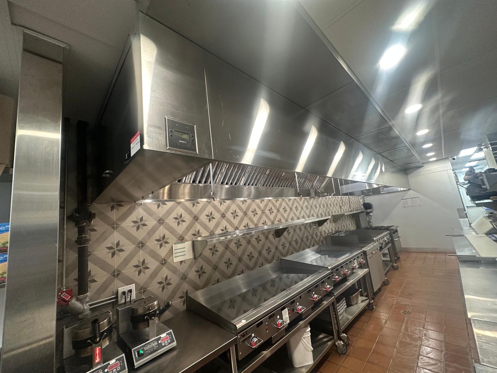 Commercial kitchen hood system